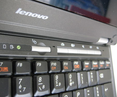 Lenovo 3000 V100 detail