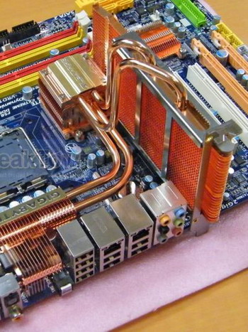 gigabyte%20EP45%20extreme%2001.jpg